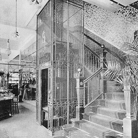 Uno de los ascensores de Stannah más antiguos (foto de 1925).